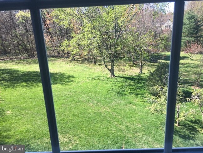 Building Photo - 5430 Ashleigh Rd