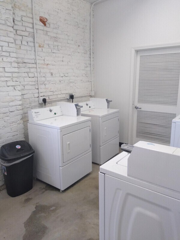 Building Photo - 427 N Brady St