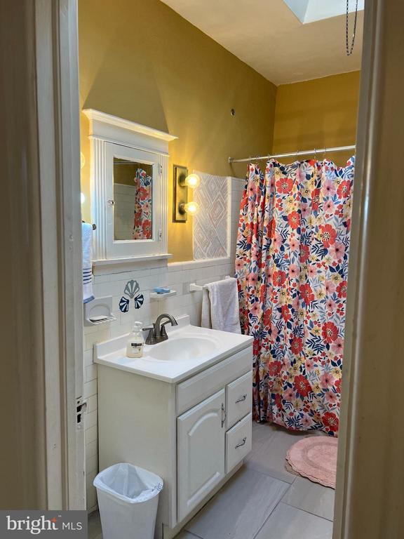 Building Photo - 1630 Conlyn St