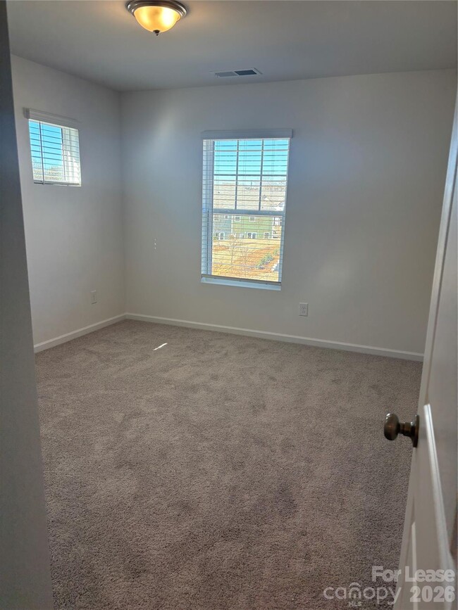 Building Photo - 2012 Highland Park Dr