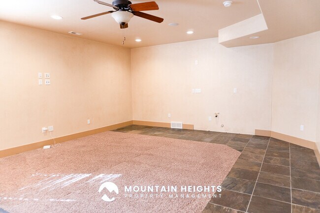 Building Photo - 4071 S Sandpiper Ln