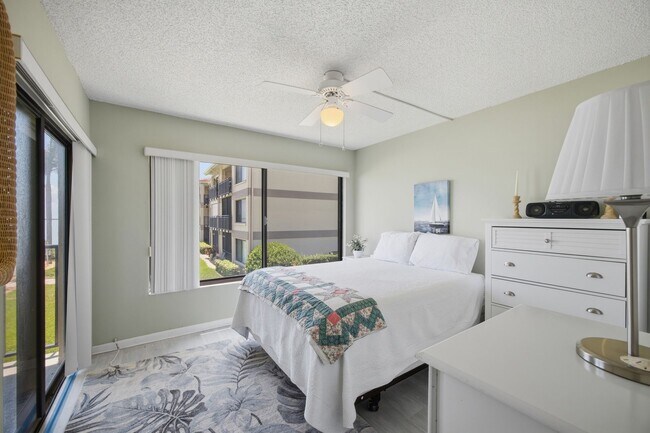 Building Photo - Waterfront Condo - 6 Month Lease - Furnished