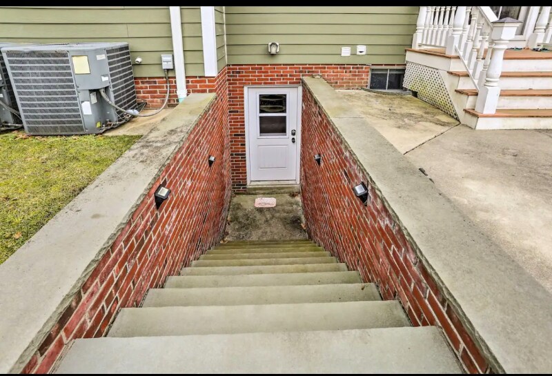 Building Photo - 2 Ricker Pl