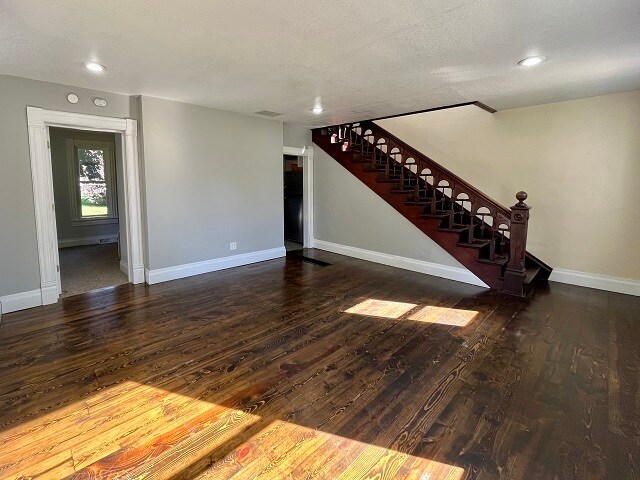 Building Photo - 315 Walnut St