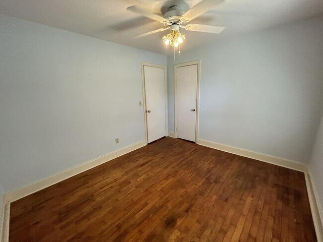 Building Photo - 317 Clarendon Dr