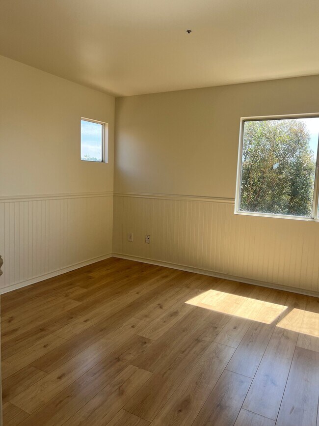 Building Photo - 5709 Kensington Pl