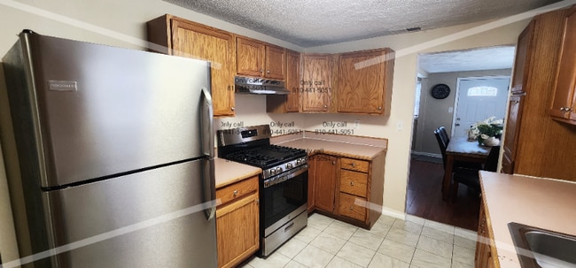 Building Photo - 21218 Clinton Twp