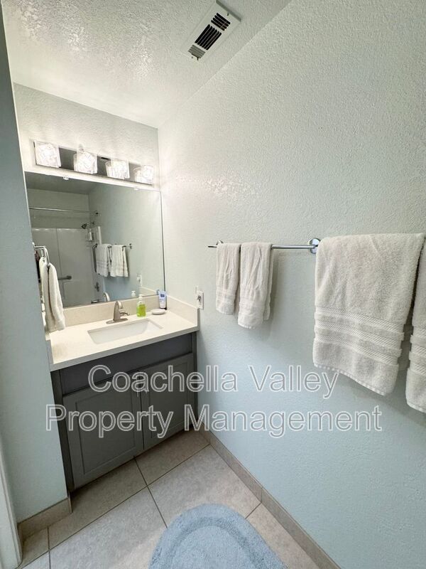 Building Photo - 2820 N Arcadia Ct