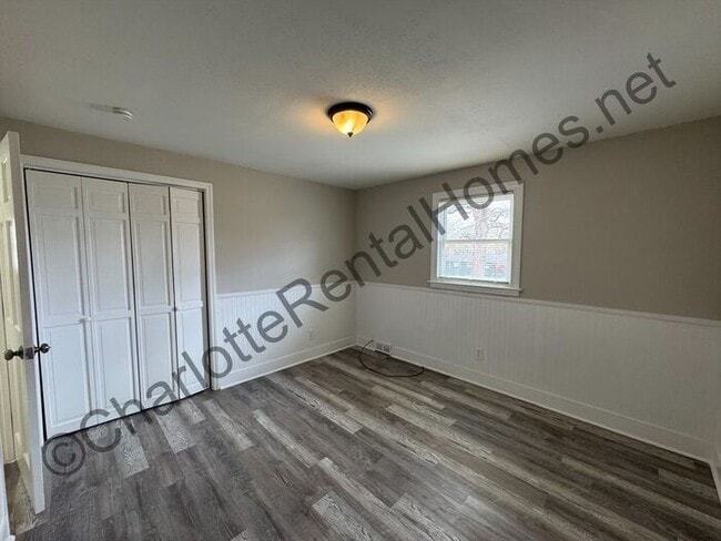 Building Photo - 3 Bedroom 1.5 bath home in Mathews!