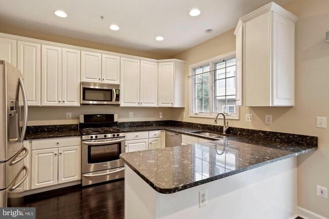 Building Photo - 8878 Ashgrove House Ln