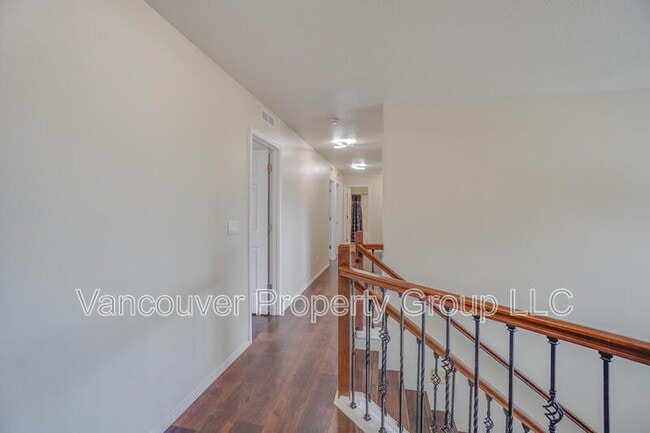 Building Photo - 1211 W F Pl