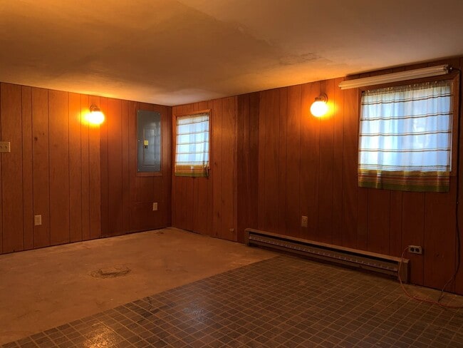 Building Photo - Remodeled 2 Bedroom 1 Bath Home in Downtow...