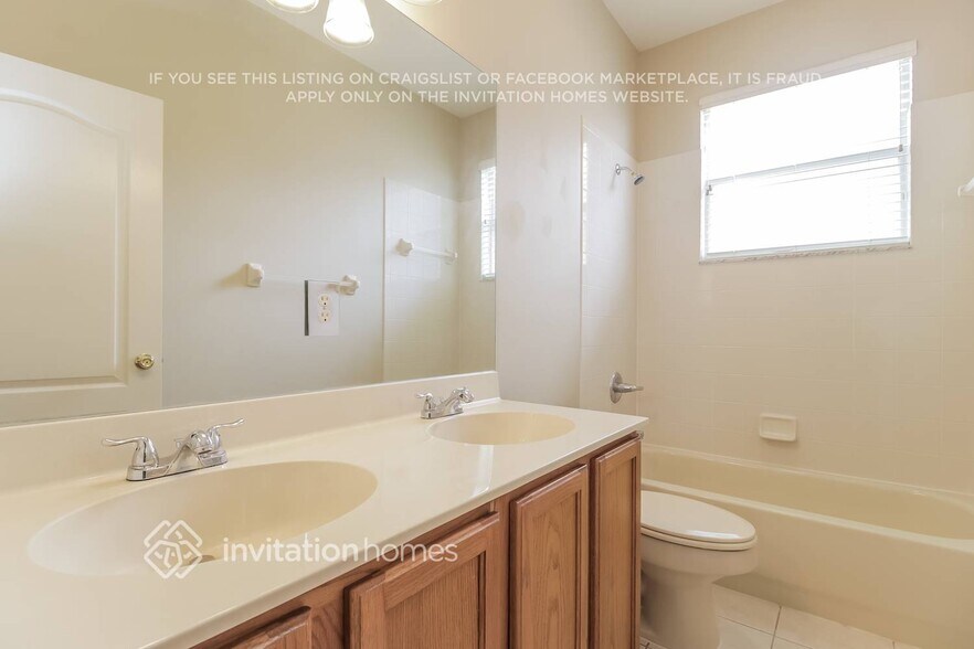 Building Photo - 305 Oak Springs Dr