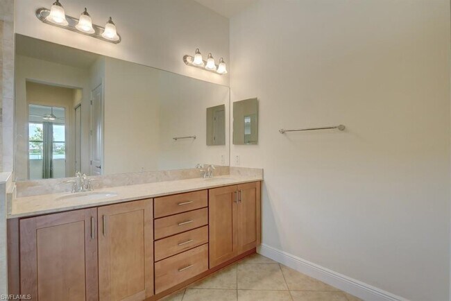 Building Photo - 12762 Fairington Way