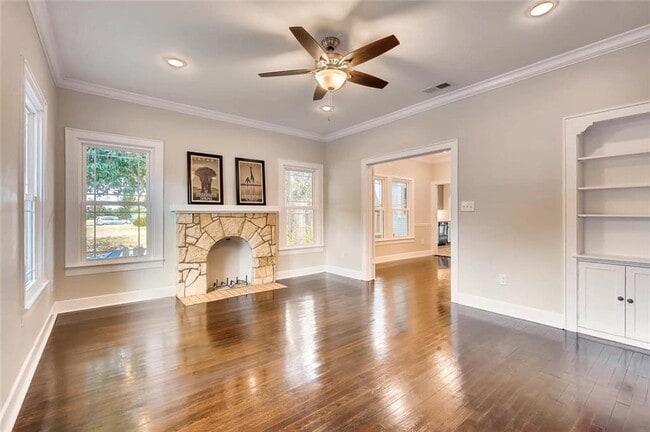 Building Photo - 811 1/2 E 38th St