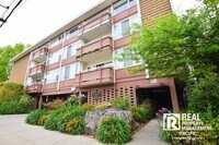 Building Photo - Sunny 2 bedroom in Mark Twain Building
