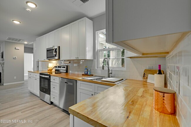 Building Photo - 2908 Broadway Ave