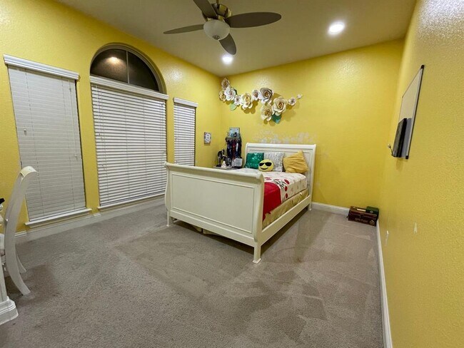 Building Photo - 3014 Paseo de Charros