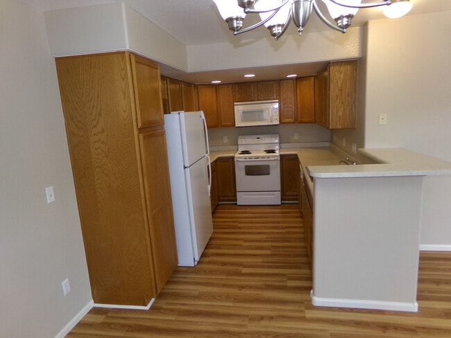 Building Photo - 844 Apex Dr