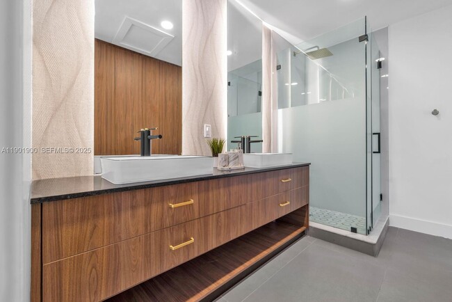 Building Photo - 901 NW 7th Street Rd