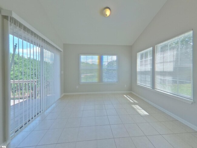 Building Photo - 1 Ridgeleigh Way