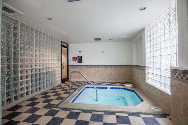 Building Photo - Rare Corner 3BR with Great Natural Light + 2 Parking Spaces