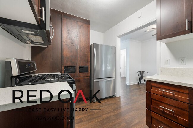 Building Photo - 6 WEEKS FREE! Bright and Tranquil Two Bedr...