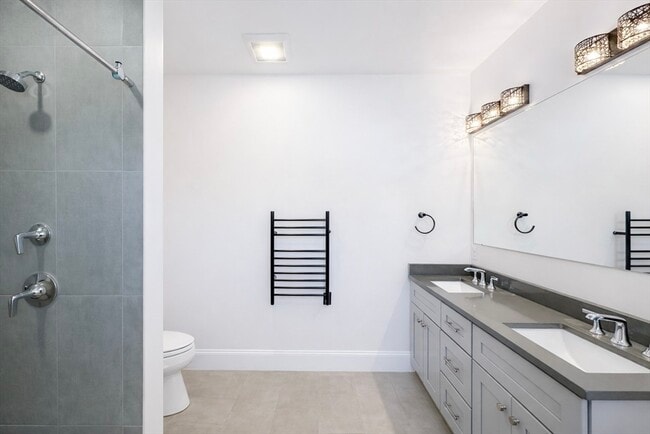 Building Photo - 261 Main St