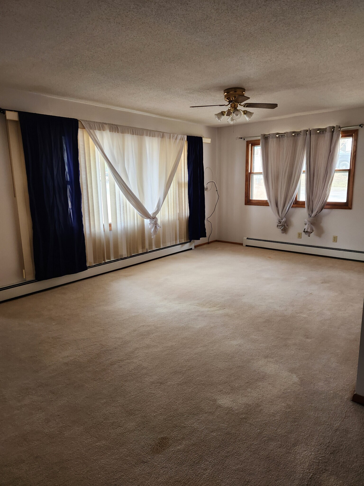 Building Photo - 203 Valley St