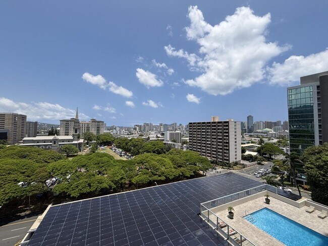 Building Photo - 1212 Punahou St