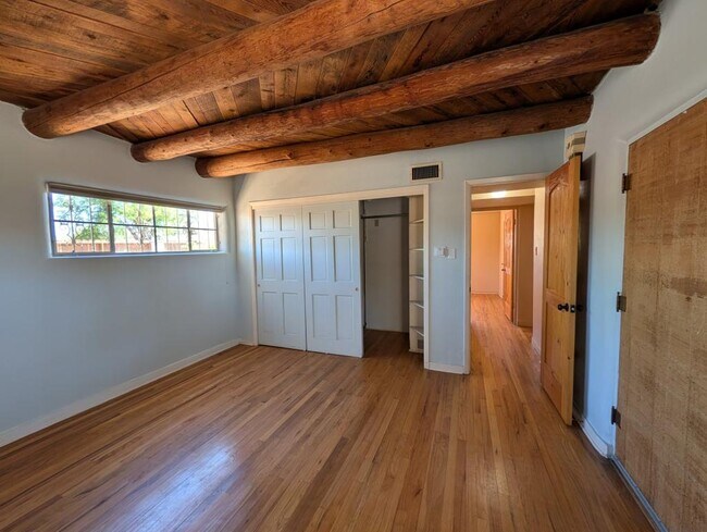 Building Photo - 8215 San Juan Rd NE