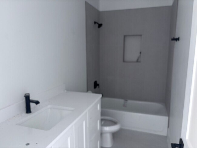 Building Photo - Brand New 6 Bed 4 Bath Rental Near Sand Hollow!