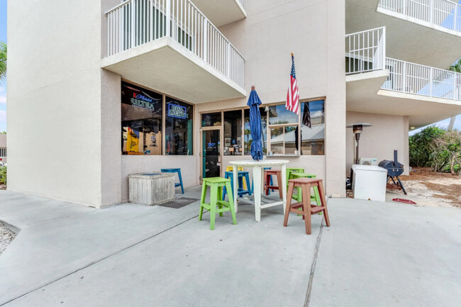Building Photo - 7205 Thomas Dr
