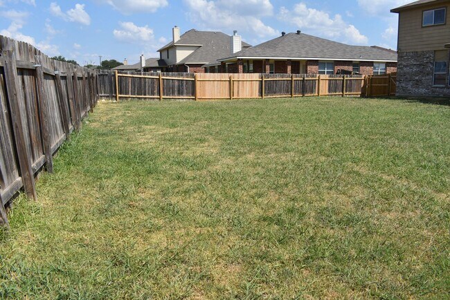 Building Photo - 509 Lakota Ln