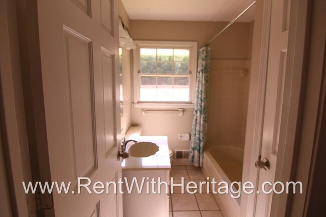 Building Photo - Charming Newly Renovated 3bd/ 2ba/ Gorgeou...