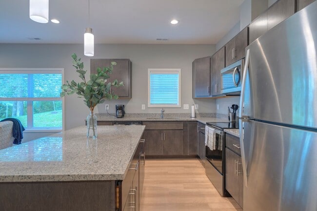 Building Photo - The Summit Townhome Community In Blacksburg