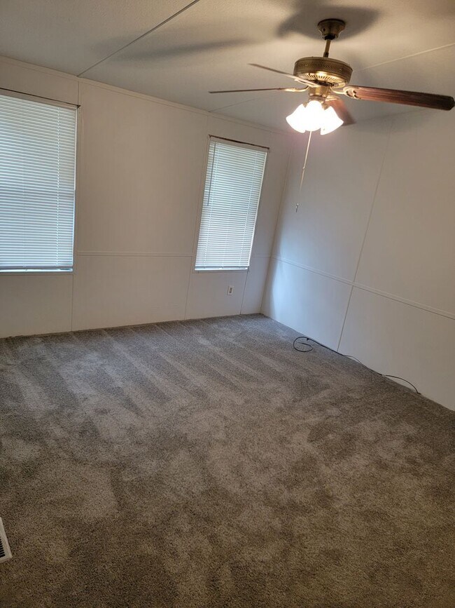 Building Photo - Adorable 3/2 in Homosassa!!