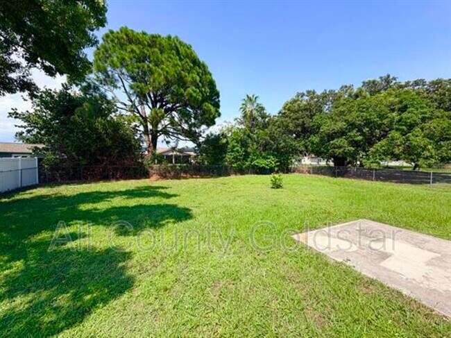 Building Photo - 5815 Spearman Cir