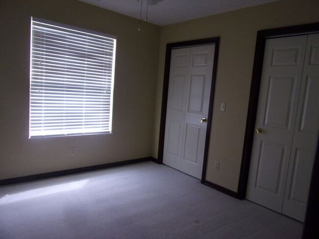 Building Photo - Vienna Beauty