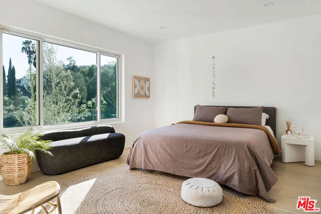 Building Photo - 2600 Zorada Dr