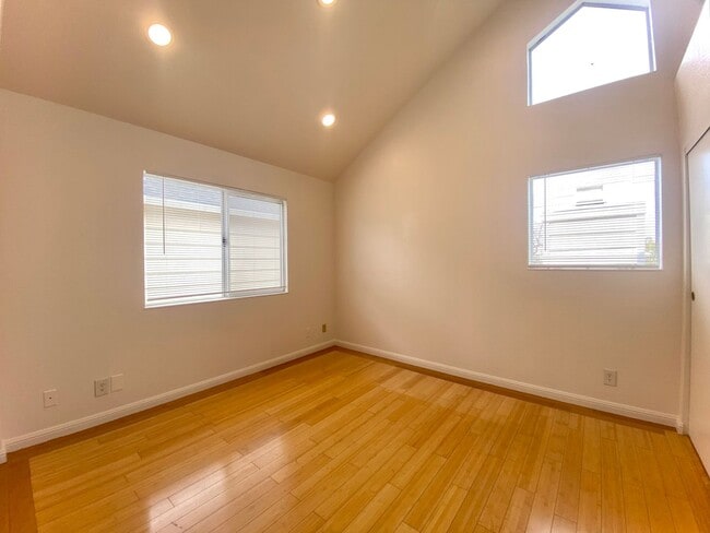 Building Photo - Modern 3BR Home in Nantucket Cove with Dual Suites & Prime Commuter Access