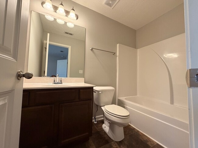 Building Photo - 2 Bedroom, 2.5 Bath Townhome in Antioch - Available Now!