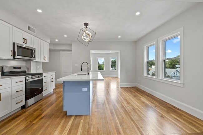 Building Photo - 580 Ashmont St