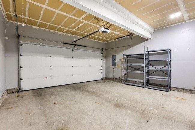 Building Photo - 18438 SE Stephens St