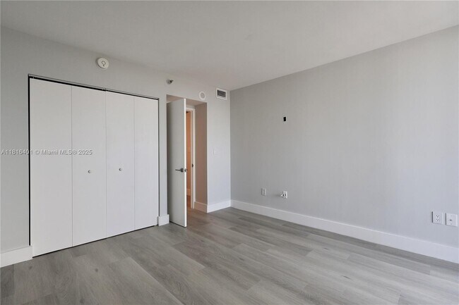 Building Photo - 20515 E Country Club Dr