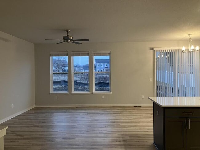 Building Photo - 993 Cascade Cir