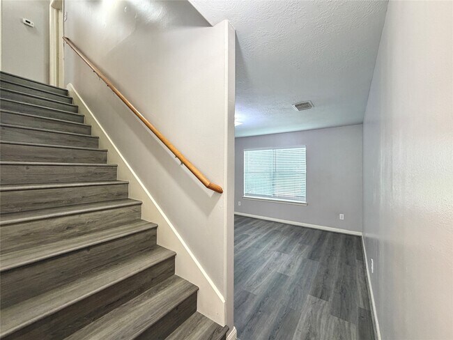 Building Photo - 6415 Mountain Pines Ln