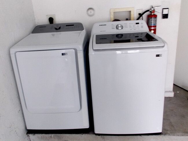 Washer & Dryer - 3040 Waddell Ave