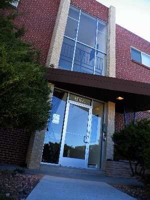 Building Photo - 1690 Paris St