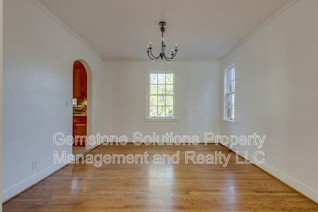 Building Photo - 502 32nd Ave S